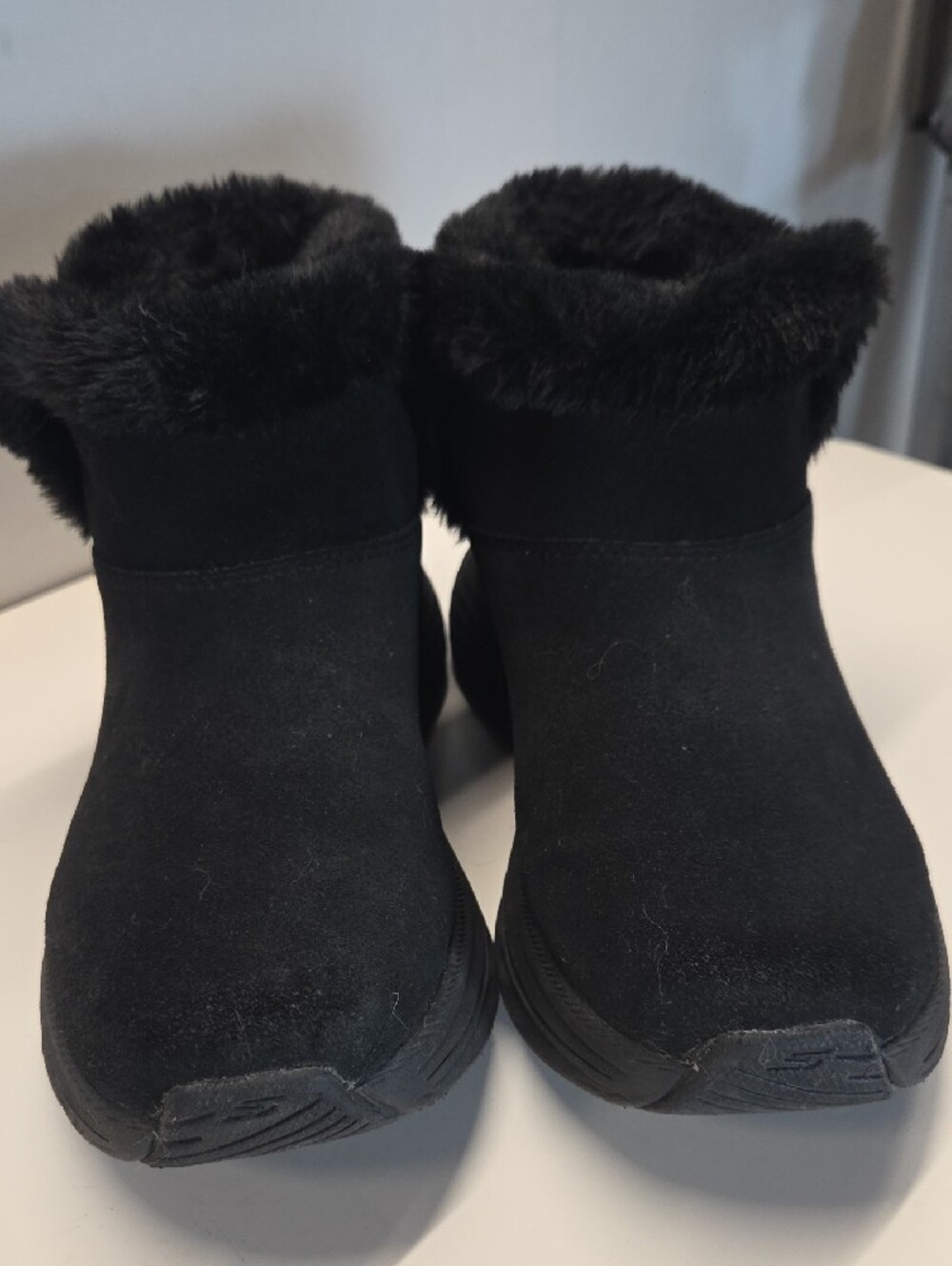 Skechers Black Faux-Fur Slip-On Ankle Booties Size 8 - Picture 2 of 8